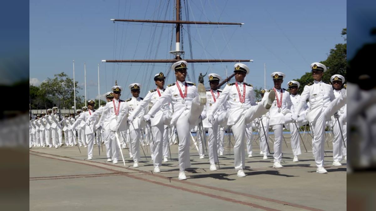 Escuela Naval de Venezuela 212 a os formando a hombres y mujeres