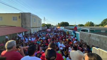 " Hombres, mujeres y jóvenes aguerridos movilizados con valentía y amor", destacó Maduro