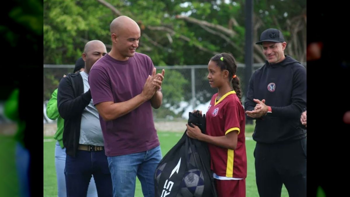 Más de 2.500 niños se benefician con cancha de grama artificial ...