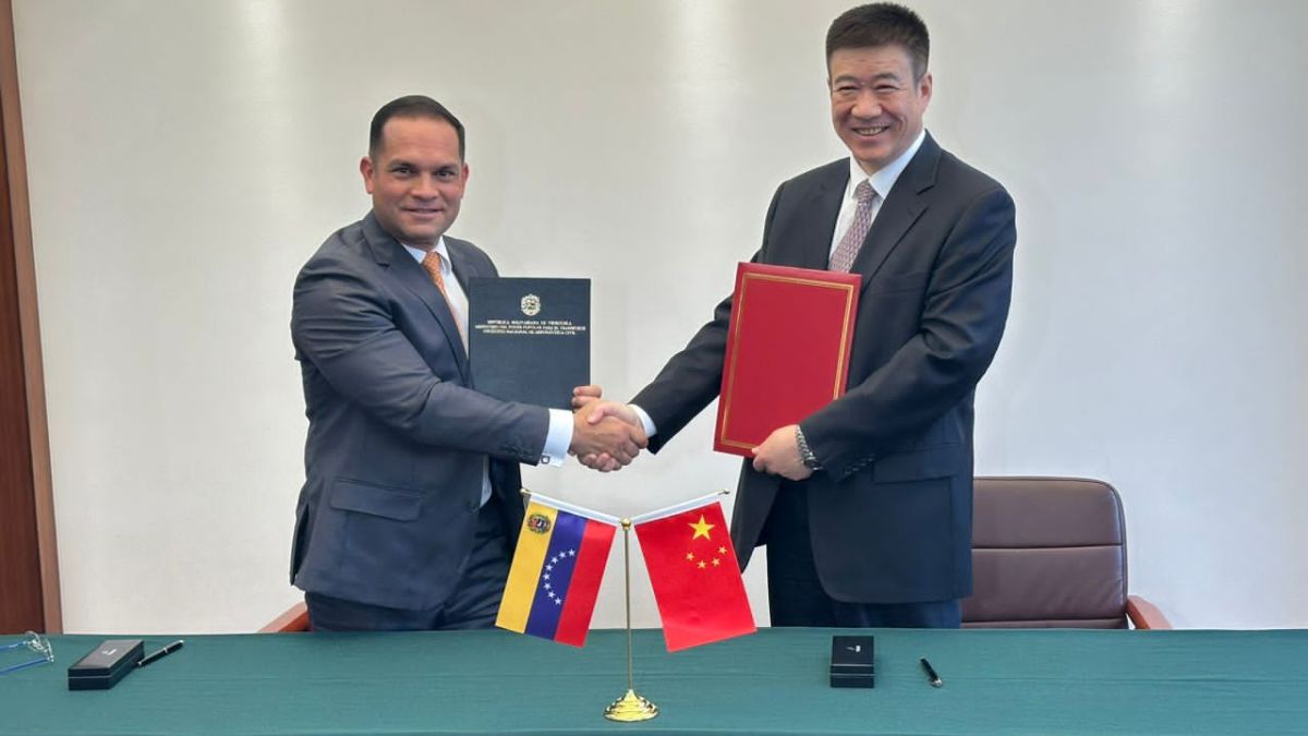 Por Venezuela firmó el acuerdo Leonardo Briceño, presidente del INAC