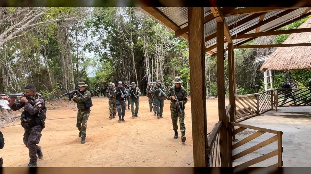 405 kilograms of drugs, a 12-caliber rifle, an FAL rifle, an FAL rifle, an FAL magazine, 7.62x51 ammunition, 1,115 cartridges, an FAL rifle grenade, a 60mm mortar shell, bracelets referring to the FARC-EP and other logistical materials were seized