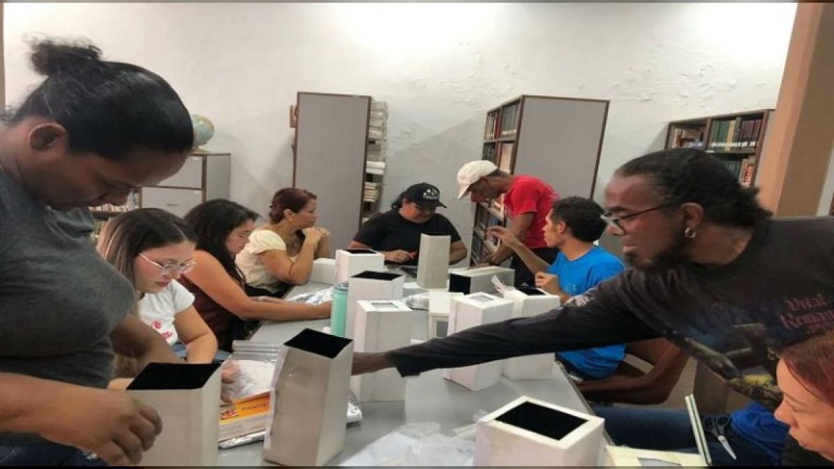 Taller sobre construcción del visor fotográfico en La Guaira