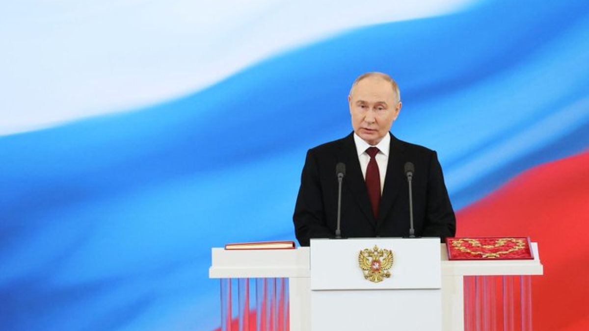 "Mi respeto y admiración al Pueblo ruso que decidió avanzar con determinación por el camino de la unión y la Paz", resaltó el jefe de Estado