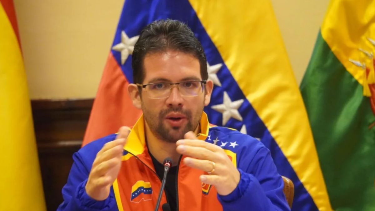 Embajador de la República Bolivariana de Venezuela ante el Estado Plurinacional de Bolivia, César Trómpiz