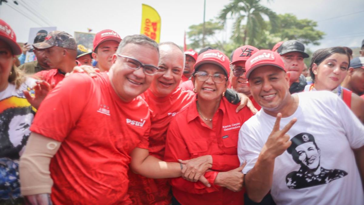 Karina Carpio, gobernadora de Aragua junto a Diosdado Cabello y el superintendente José David Cabello