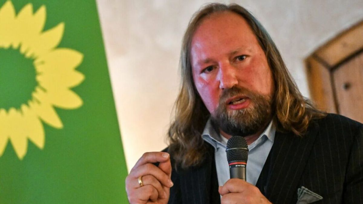 diputado alemán, del partido de Los Verdes en el Bundestag, y presidente del Comité de Asuntos Europeos, Anton Hofreiter