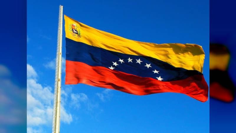 El año 2006 el Comandante Hugo Chávez Frías hizo reinstituir y dar cumplimiento al decreto de Bolívar y se incorporó nuevamente la octava estrella