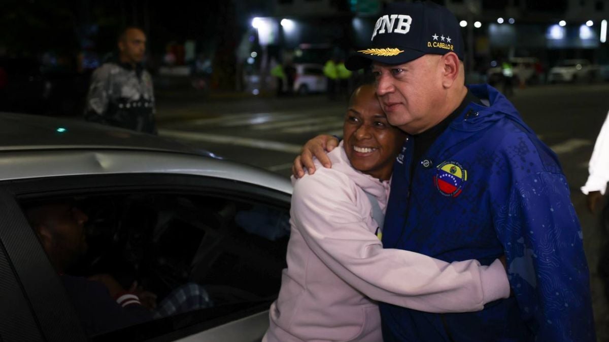 "La vuelta por Caracas, por Miranda es para revisar, hablar con nuestros compañeros que están de guardia de las distintas policías", afirmó Cabello