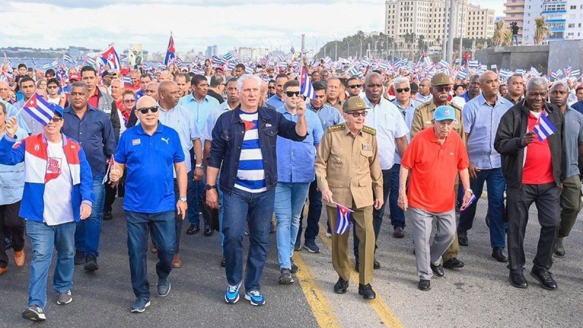 Durante la marcha, también se pidió la exclusión de Cuba de la arbitraria lista norteamericana de países supuestamente “patrocinadores del terrorismo"