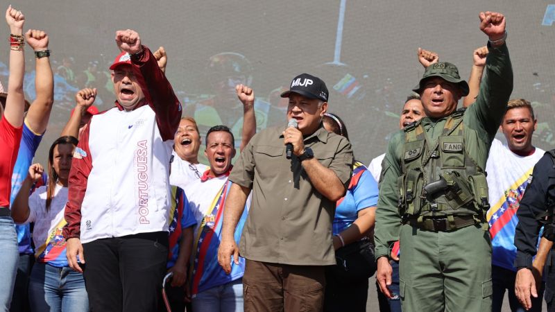 Advirtió a los sectores opositores de la extrema derecha que “aquí se acabó la mamadera de gallo”