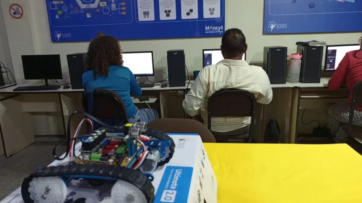 Docentes de Carabobo se capacitan en robótica