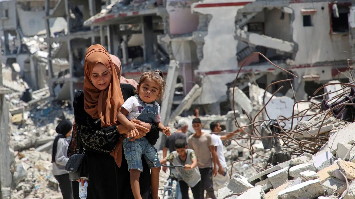 35 Palestinian civilians were killed and 109 injured,