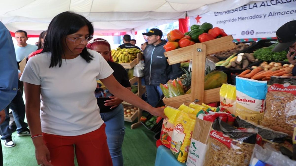 The Vice President inspected the water treatment plant that supplies more than three thousand families, to consolidate access to safe water in the commune