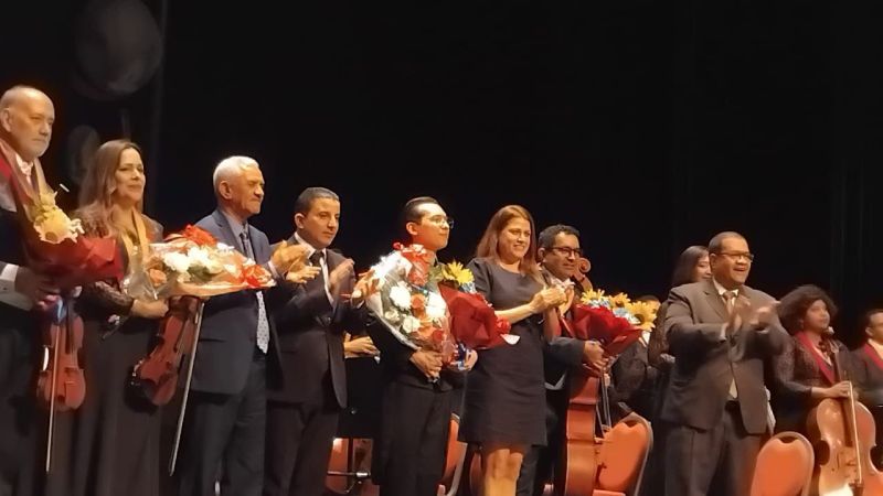 Venezuela, as a guest of honor, raised its flag and took Algeria