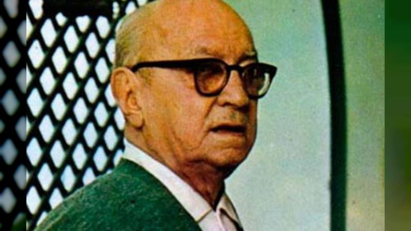 Su nombre real fue Británico Antonio Salas Díaz, hijo de José Antonio Salas