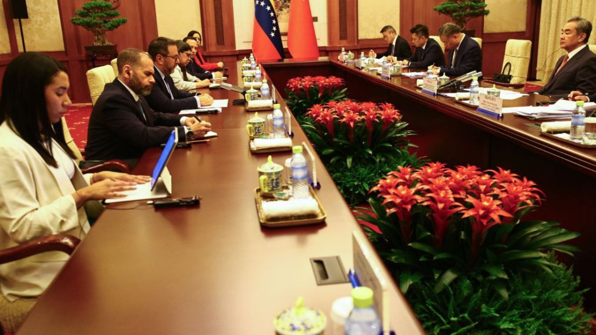 El canciller  Yván Gil arribó a China para participar en el IV Foro Ministerial entre China y la Comunidad de Estados Latinoamericanos y Caribeños