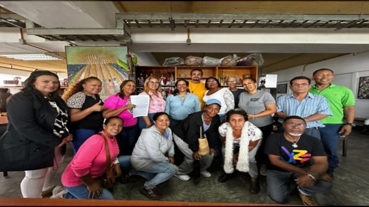 In compliance with the Law for Development and Artisanal Creation of Venezuela.