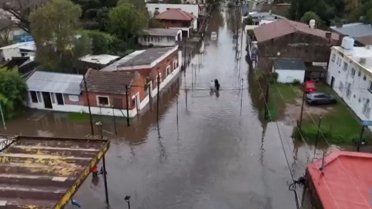 Más de 30 distritos con puentes cortados y calles anegadas