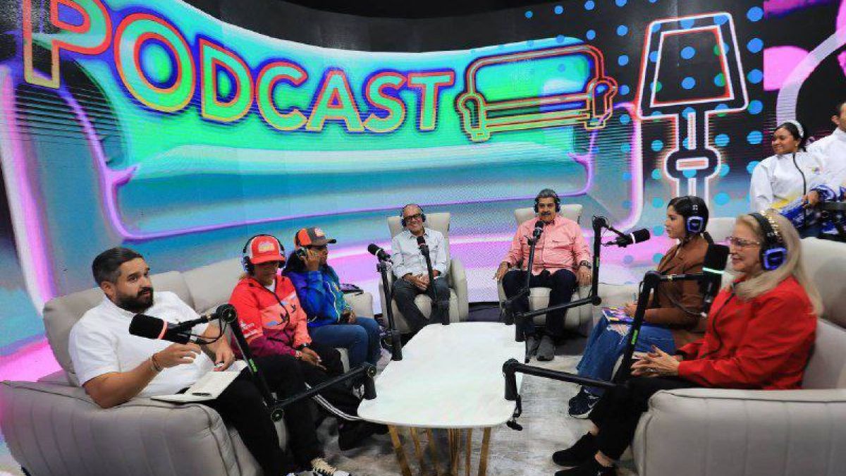 "Son 24 estados más Caracas, en total 25, entonces, 10 por 25 son 250 proyectos", explicó el jefe de Estado