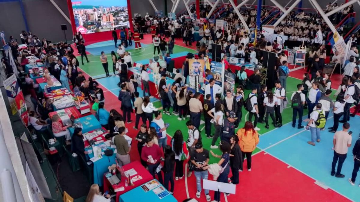 La Expoferia de Oportunidades de Estudio ayuda a los jóvenes a decidir sobre su futuro