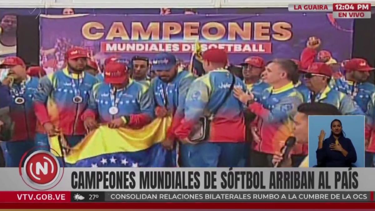Campeones del Mundial de Softbol arriban a Venezuela tras hazaña en Canadá