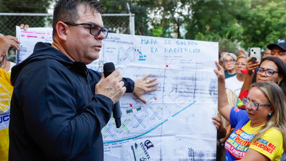 El alcalde Wilson Coy explicó a los habitantes de la urbanización La Hacienda como serán los trabajos de impermeabilización en los edificios