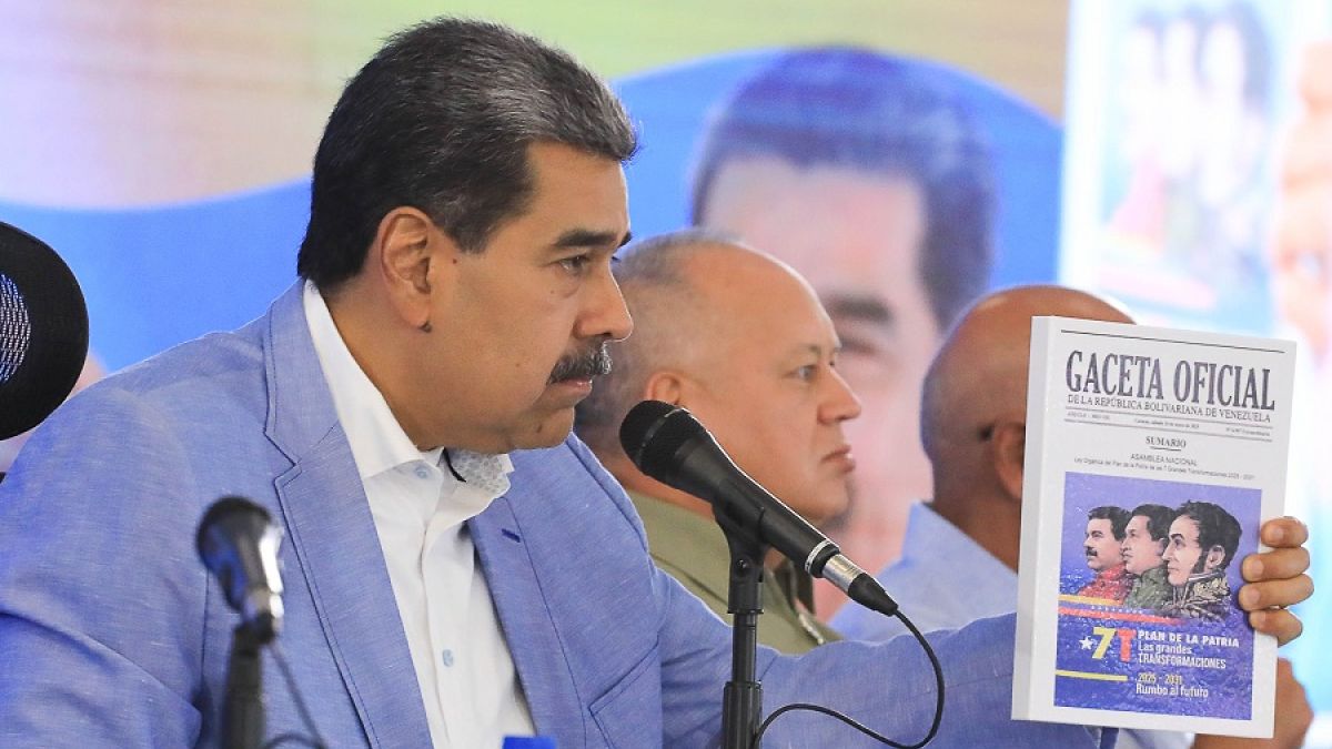 "Tenemos que derrotar a todas las bandas criminales que existan en el país", enfatizó