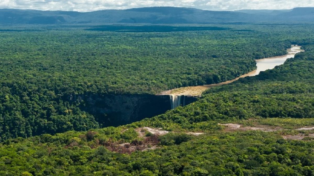 ¡El sol de Venezuela nace en el Esequibo!