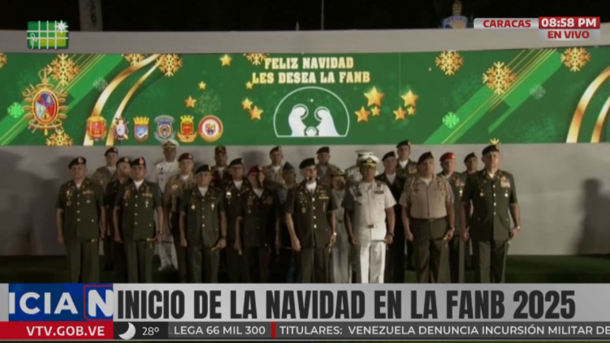 “Estamos todos reunidos en familia, para ver este acto tradicional de la Fuerza Armada Nacional Bolivariana", expresó el ministro Padrino López