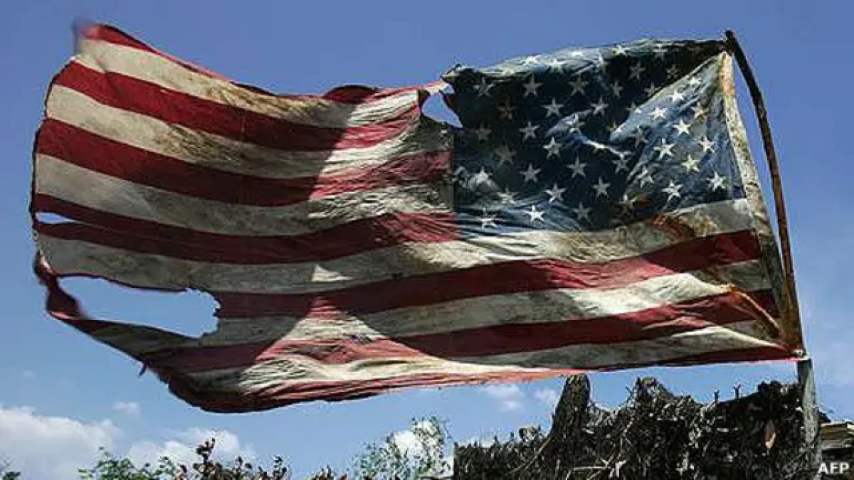 EEUU enfrenta en los últimos años una serie de crisis interconectadas que fueron debilitando su estructura económica y social