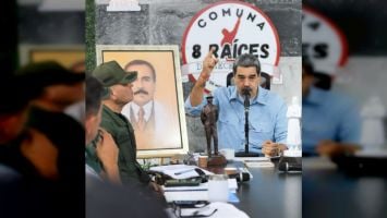 "Quienes llaman a imperios extranjeros a bombardear y traer la guerra a Venezuela, no es patriota, sino un vendepatria", aseveró el jefe de Estado