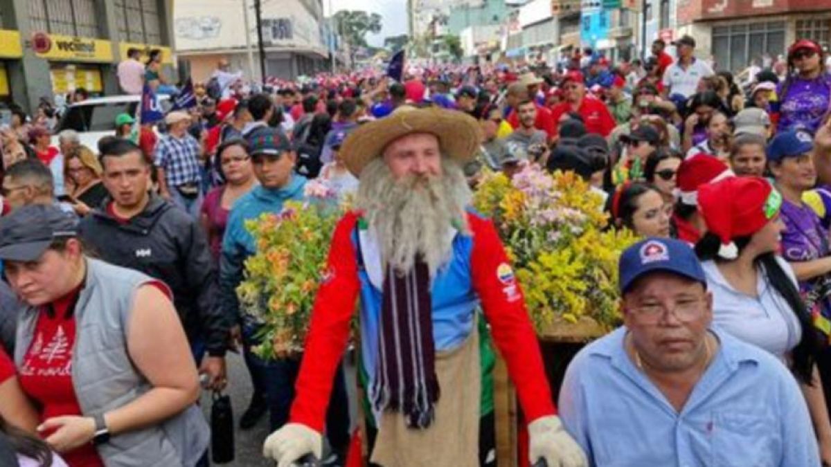 En la Plaza Bolívar, el Pueblo celebró con alegría y entusiasmo la tradicional Bajada de Pacheco