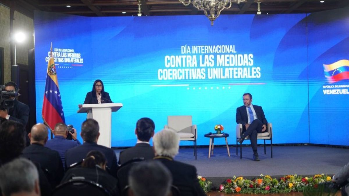 El evento contó con la participación de la vicepresidenta de la República Bolivariana de Venezuela, Delcy Rodríguez