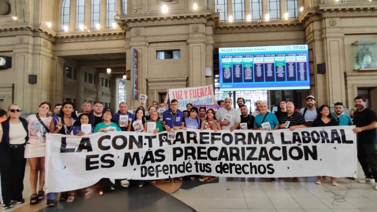 Argentinos se movilizan en rechazo a la reforma laboral