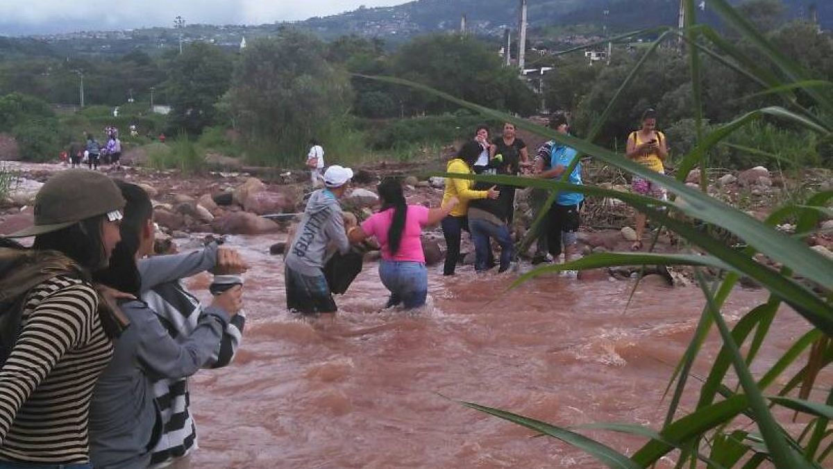 El Pueblo venezolano cruzó ríos para votar en contra de la violencia opositora