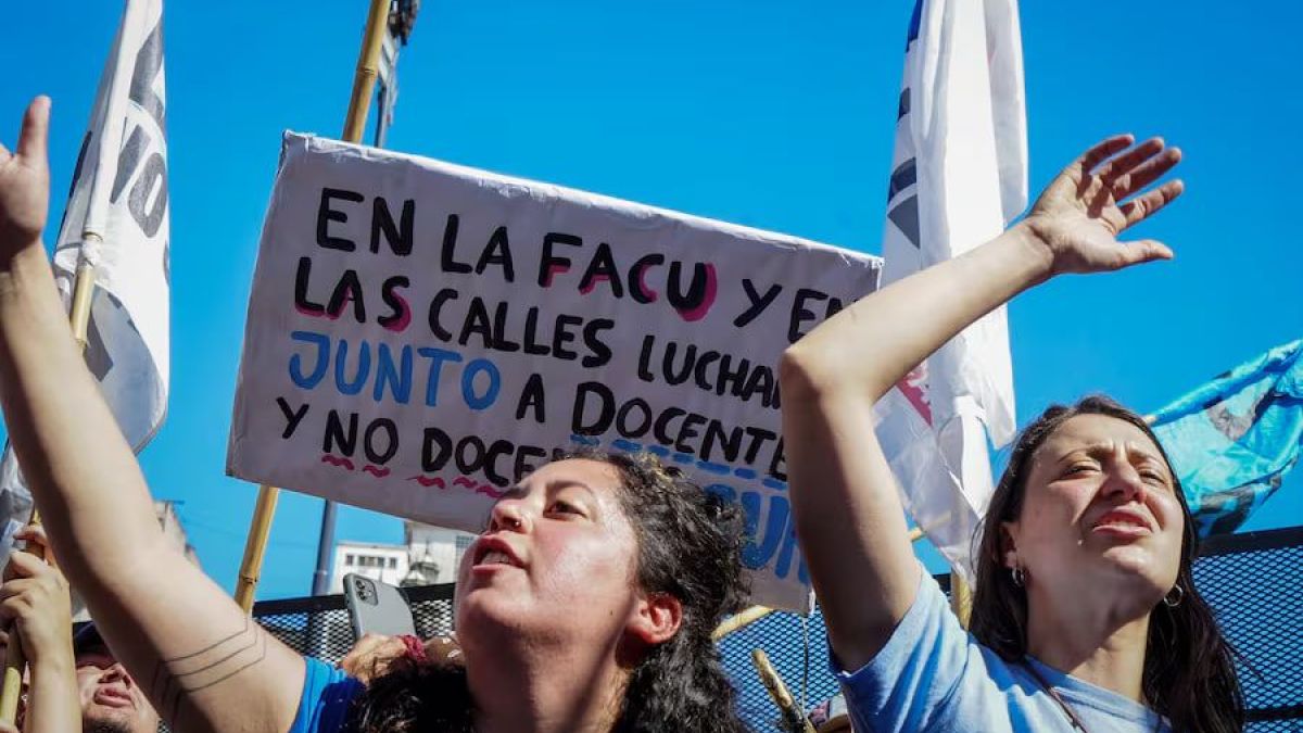 Gremios de profesores de Argentina convocaron a un paro nacional del 16 ...
