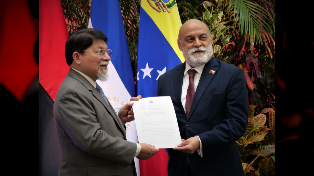 Embajador de Venezuela presenta Copias de Estilo en Nicaragua