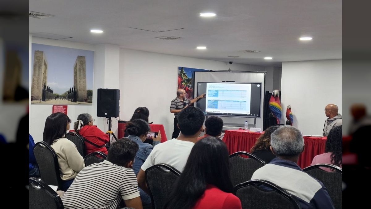 SOGATUR gave a business model workshop to UNEXCA tourism students