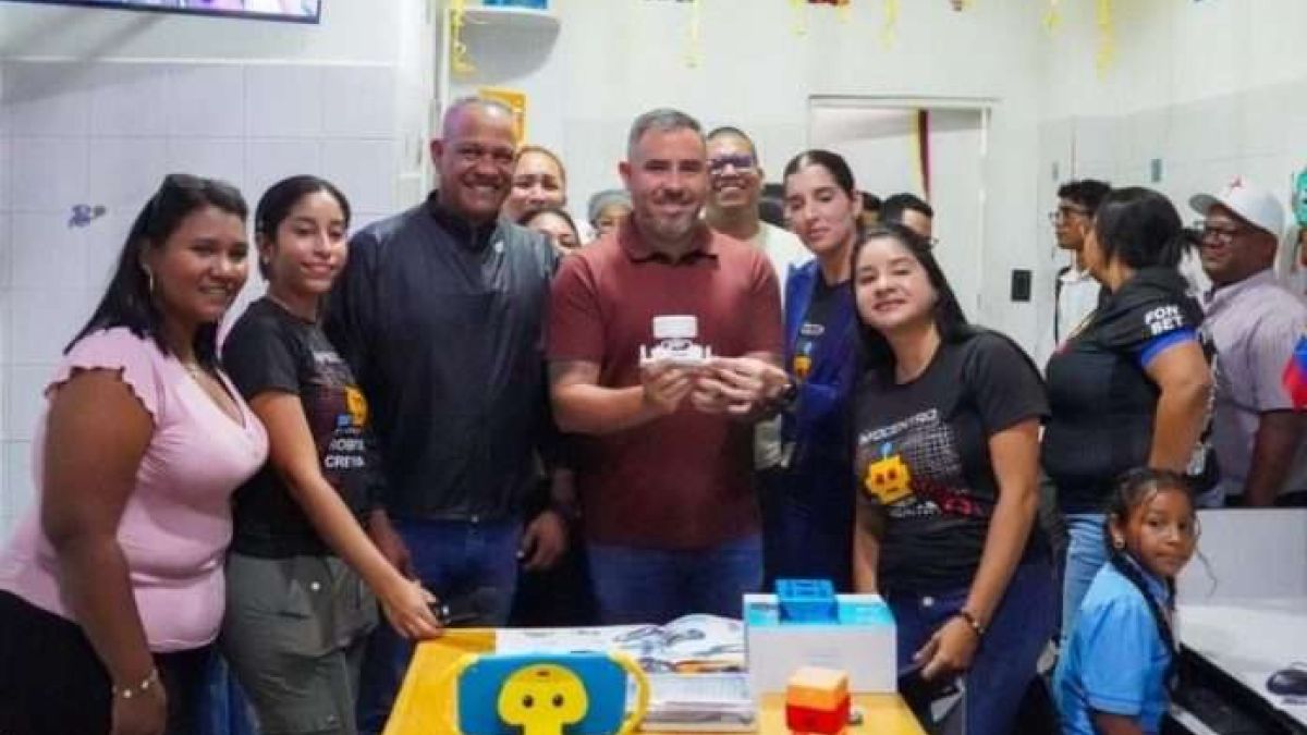 Government of Anzoátegui provided robotics room for the benefit of 550 students from Puerto La Cruz