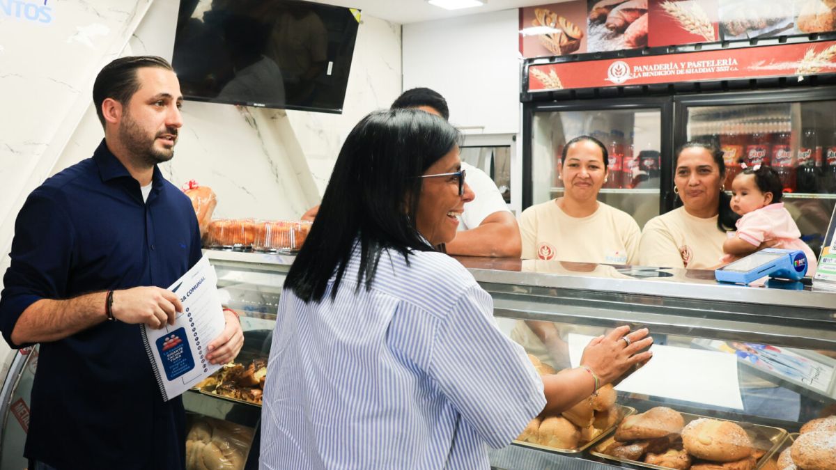 President in charge Rodríguez highlighted the full supply of food and products in the country