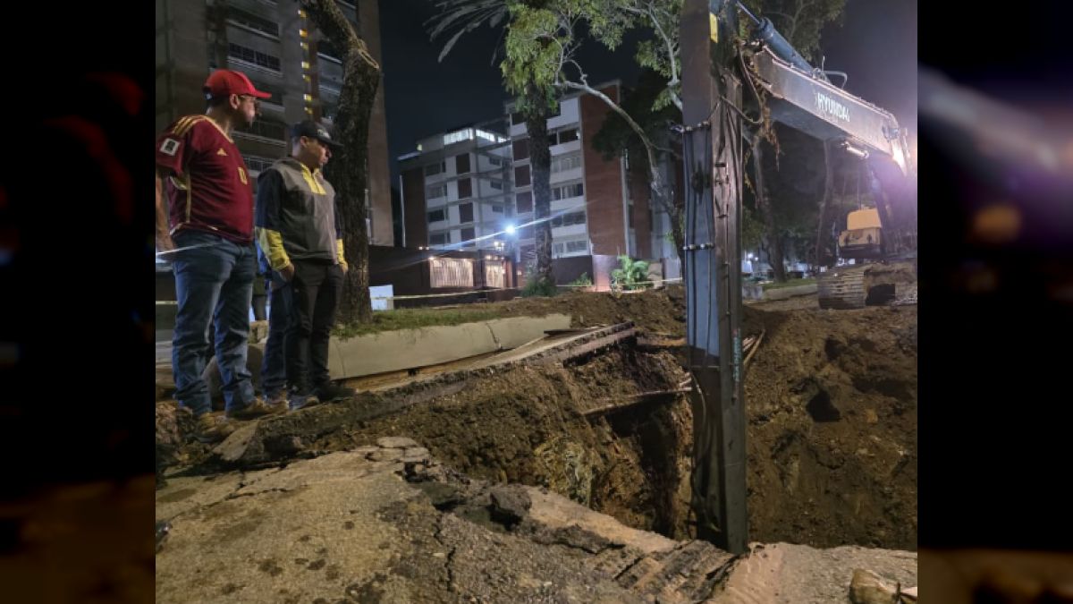 Water Ministry repaired 72-inch pipe on El Cafetal's main avenue