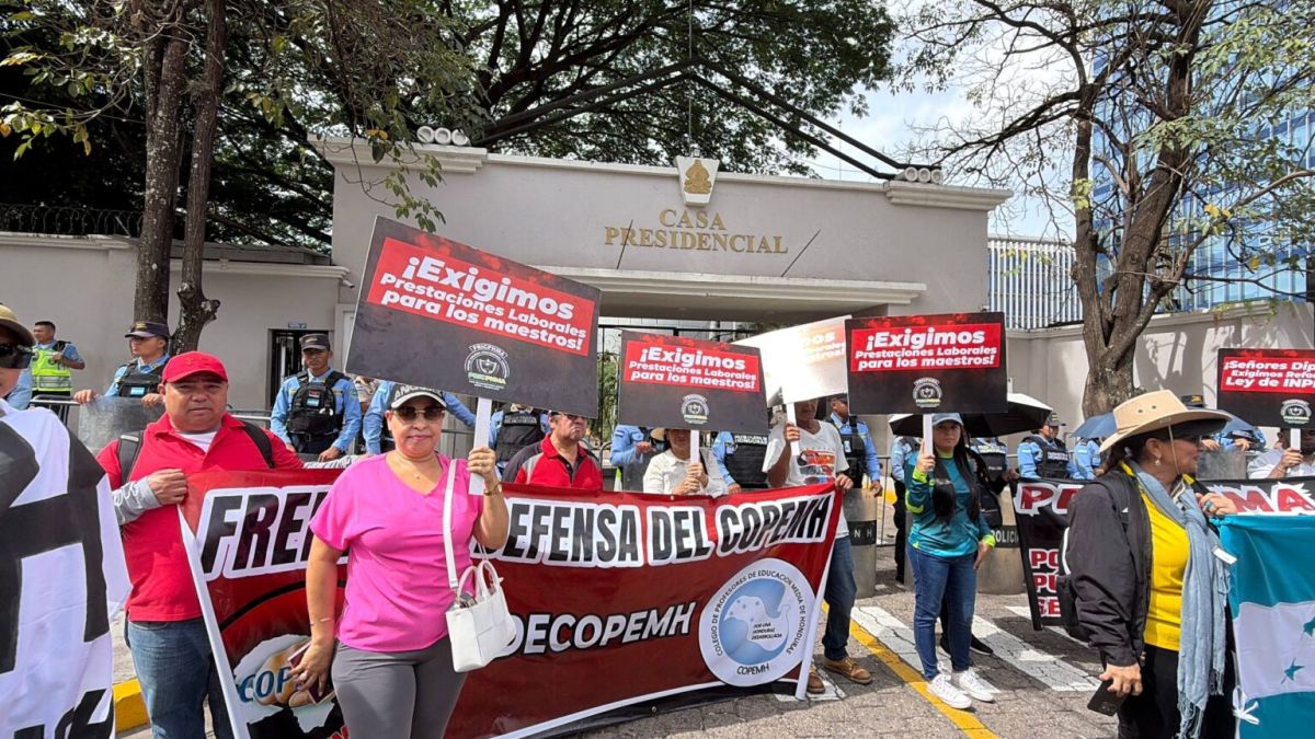 Teachers' union in Honduras continues to protest against wage default