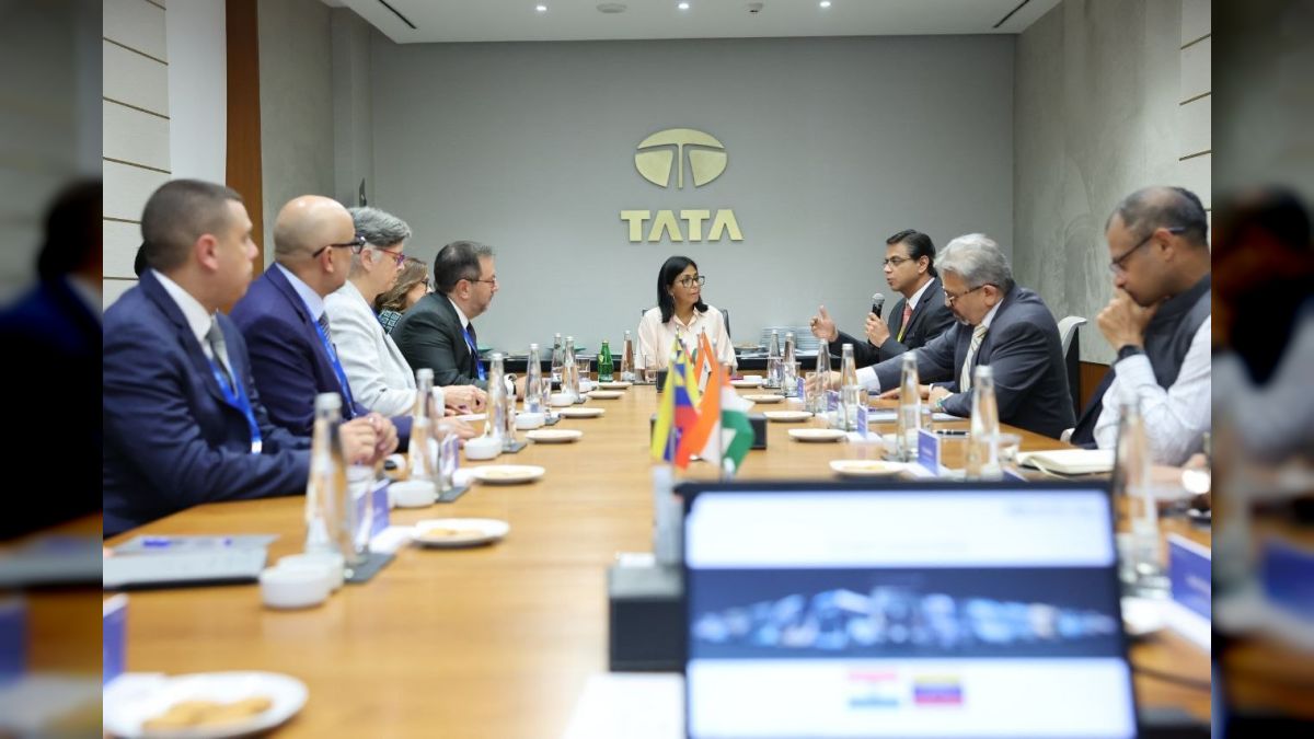 President-in-Charge promotes energy and production agreements in India