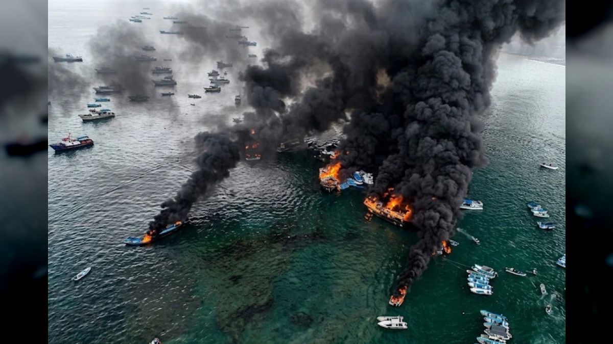 Fire in Ecuador's port leaves two injured and eight boats destroyed