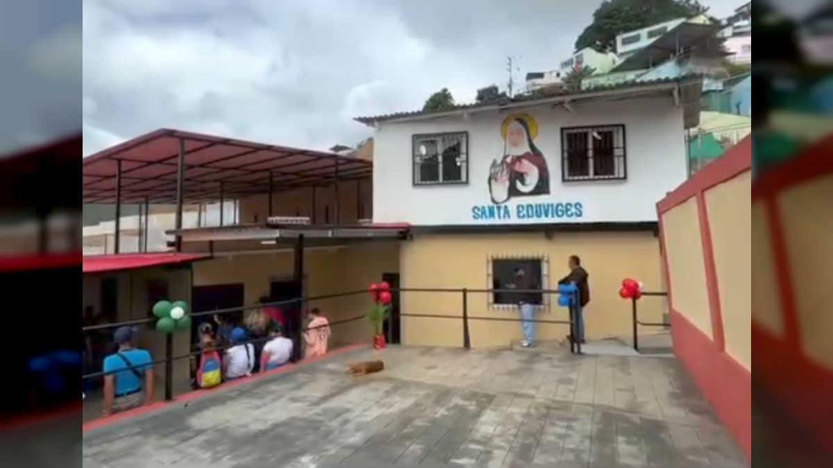 Mayor Carmen Meléndez inaugurated the Santa Eduviges II Communal House in Santa Rosalía