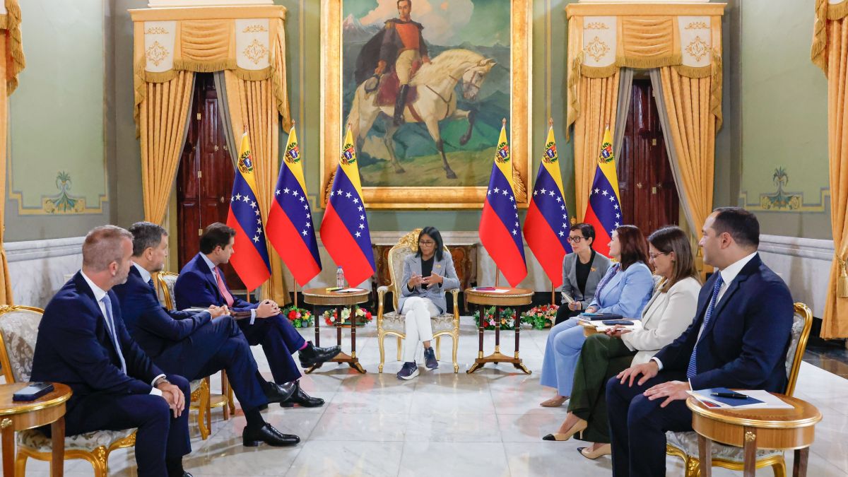 President (E) Delcy Rodríguez held a strategic meeting with the international corporation Trafigura
