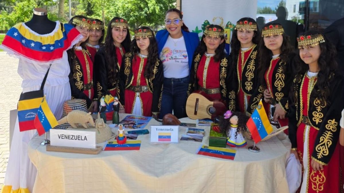 Venezuela exposes cultural and tourist wealth at international festival in Baku