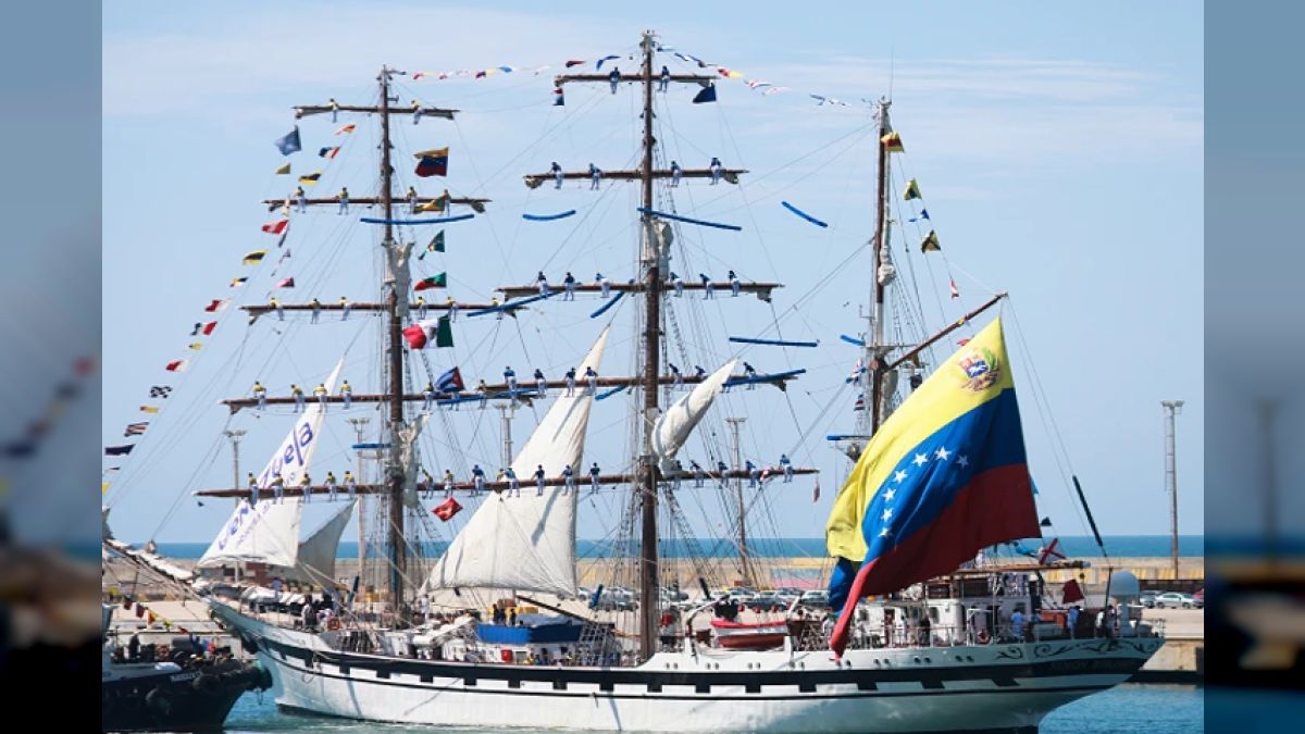 Training ship “Simon Bolivar” returned to the country's Exclusive Economic Zone
