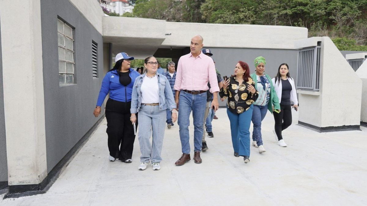 Minister of Education supervised rehabilitation work at the Julio Calcaño Technique in Caracas