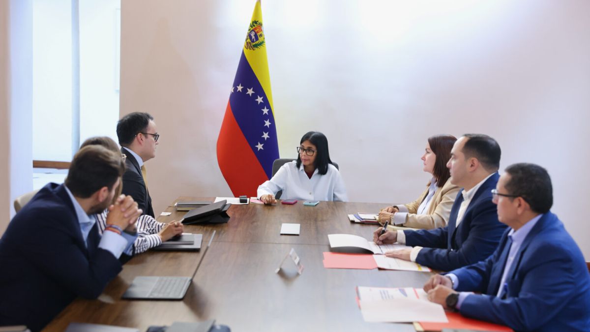 President (E) Delcy Rodríguez met with the Economic Cabinet in Caracas